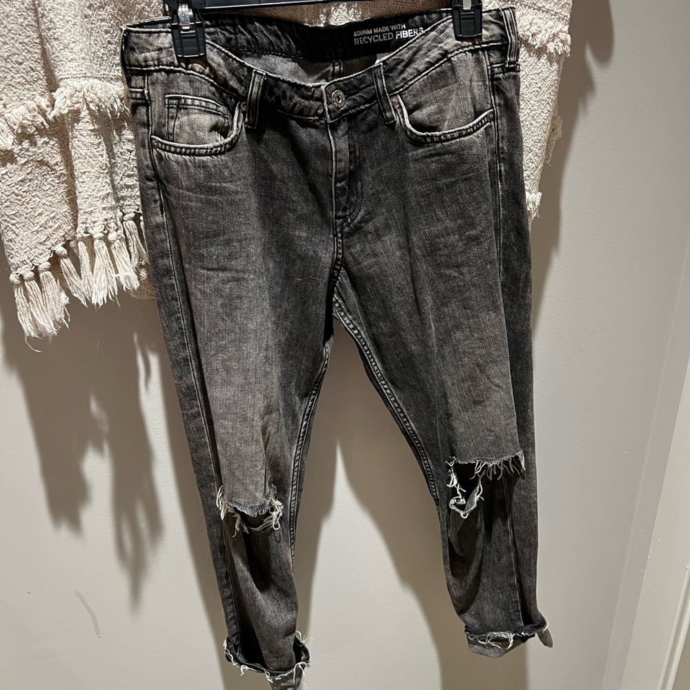 H&M Gray Distressed Ankle Jeans